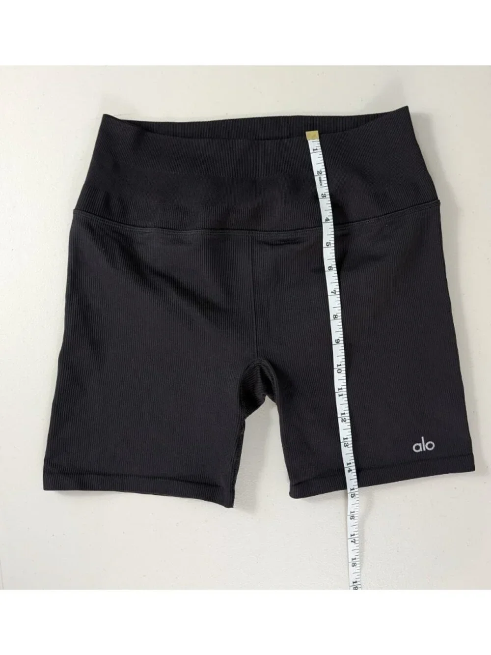 Alo yoga 5 seamless ribbed shorts in black women's size M